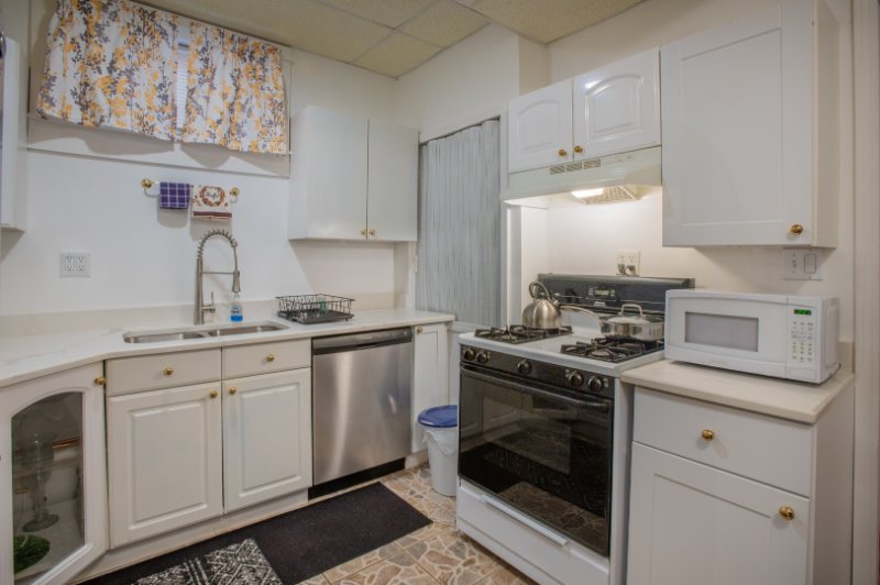 445 E Bowen Ave - Photo 3 of 9