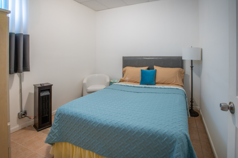 445 E Bowen Ave - Photo 4 of 9