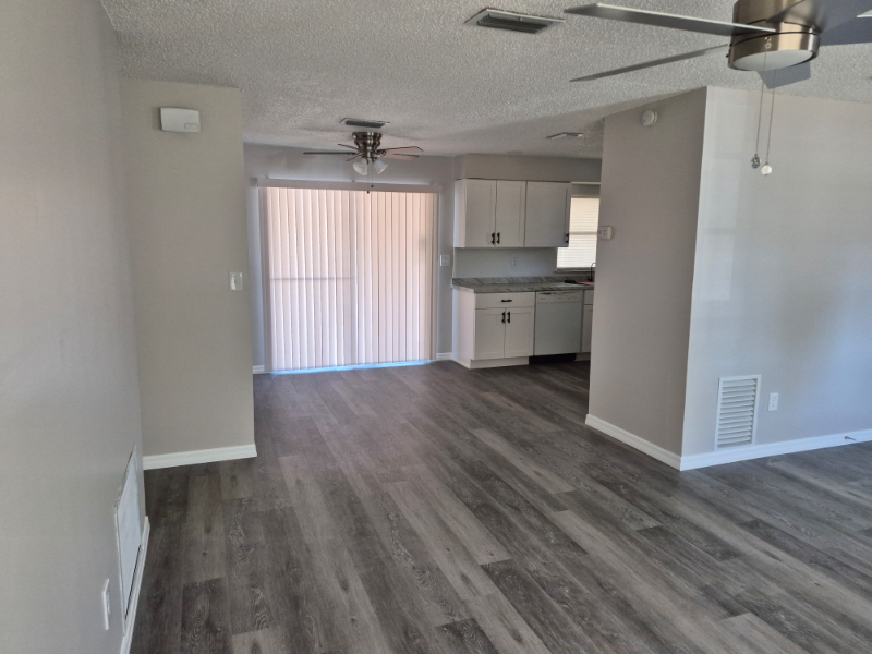 2131 W Greenway Pl - Photo 5 of 20