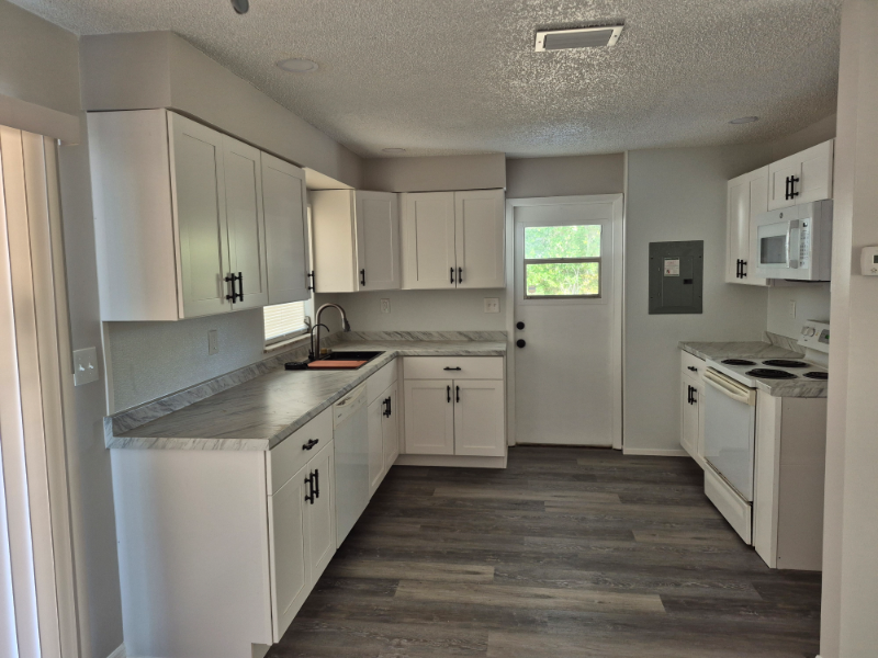 2131 W Greenway Pl - Photo 6 of 20