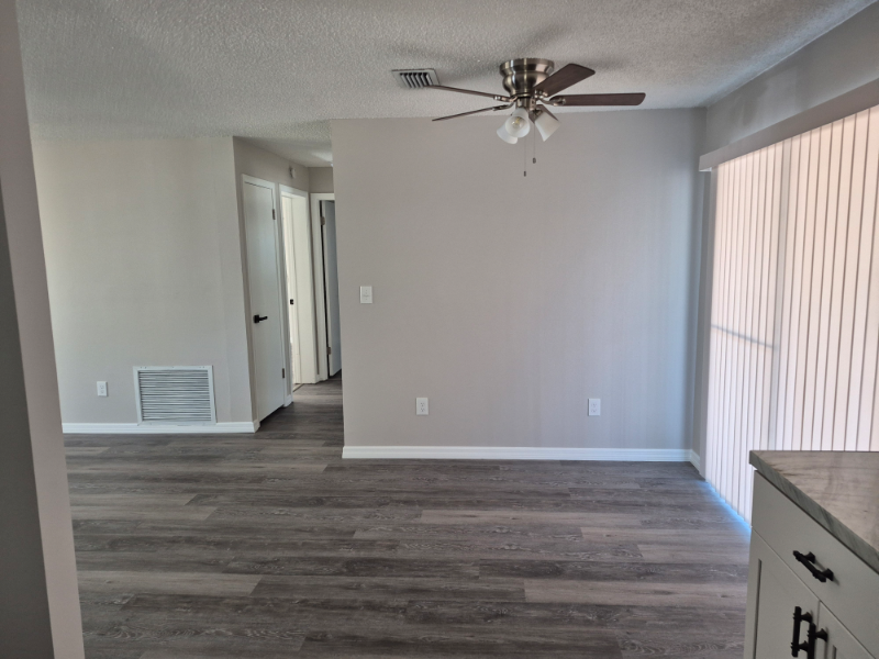 2131 W Greenway Pl - Photo 7 of 20