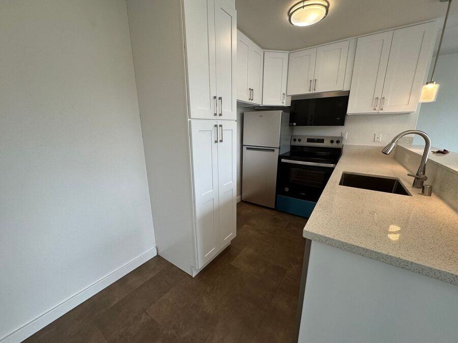 2828 College Ave - Photo 4 of 18