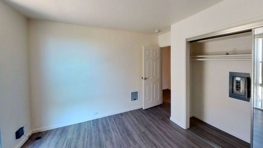 373 Staten Ave - Photo 2 of 14