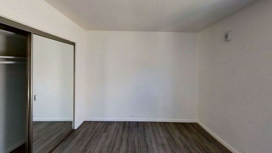 373 Staten Ave - Photo 6 of 14