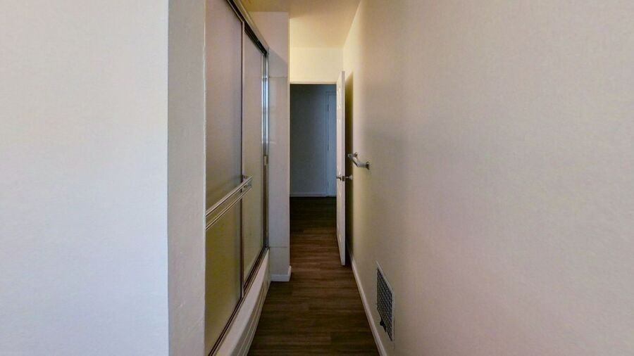 373 Staten Ave - Photo 7 of 14