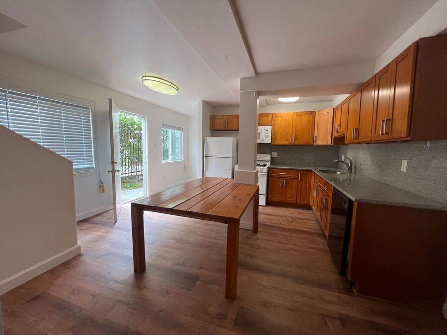 2227 Derby St - Photo 2 of 28