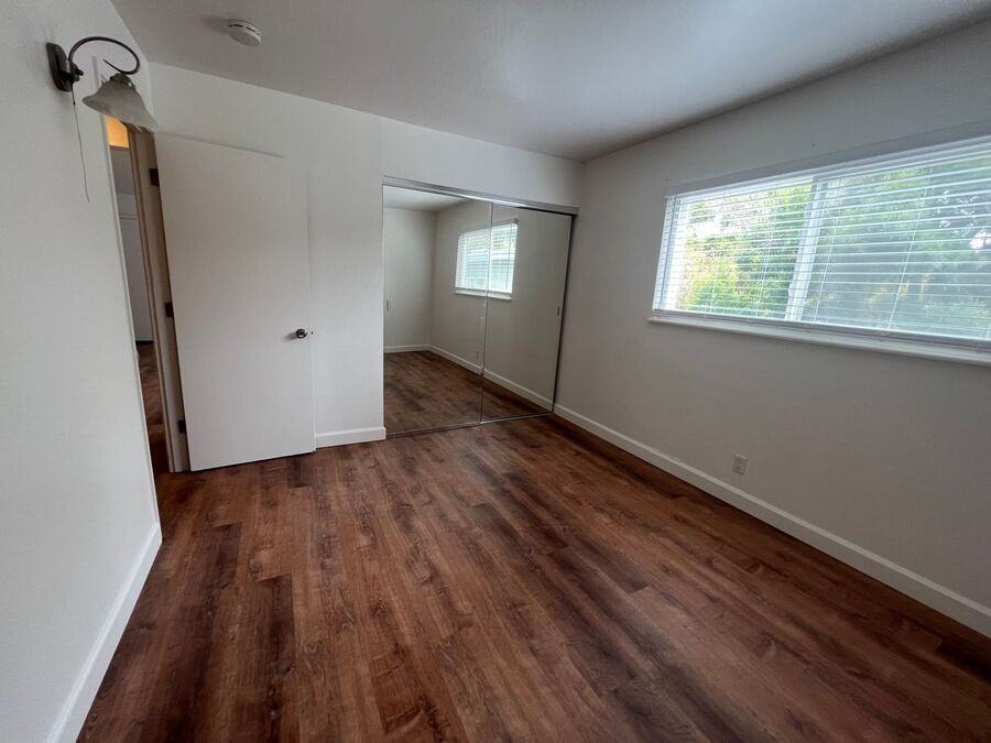 2227 Derby St - Photo 4 of 28