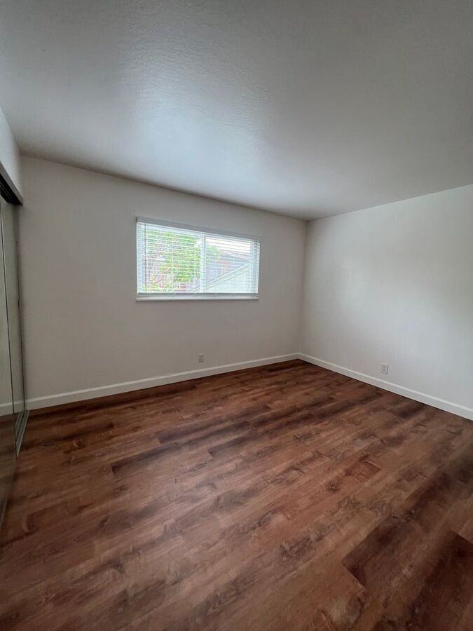 2227 Derby St - Photo 5 of 28