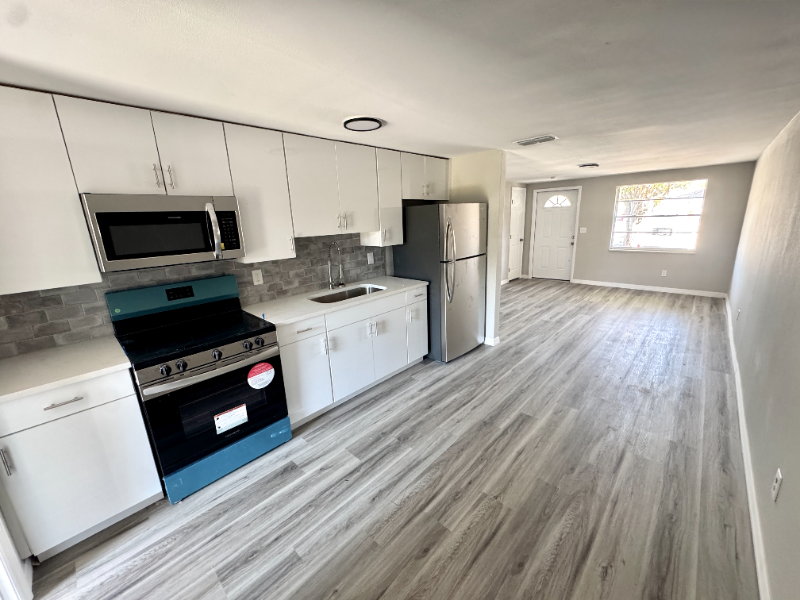 5928/5930 13Th Street Court East #5928 - Photo 3 of 10