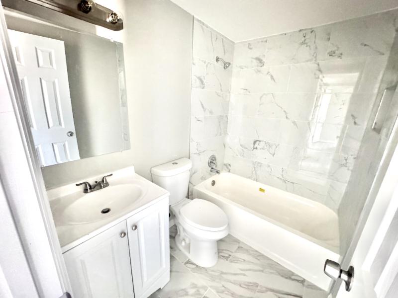 5928/5930 13Th Street Court East #5928 - Photo 6 of 10