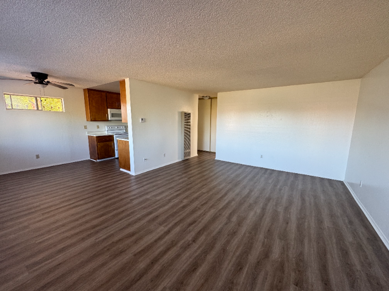 121 Yorkshire Ct #D - Photo 2 of 5