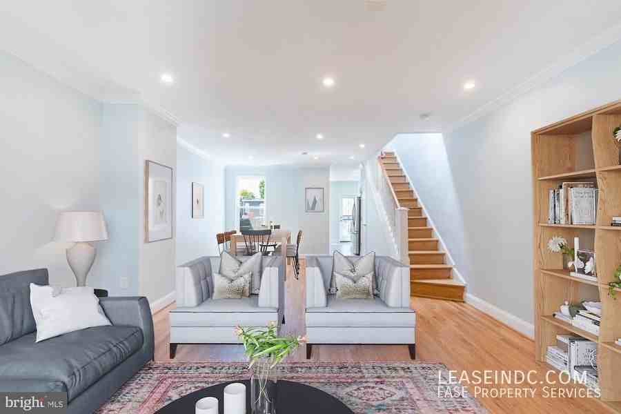 624 Irving St Nw - Photo 3 of 33