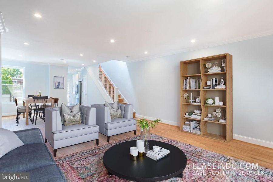 624 Irving St Nw - Photo 4 of 33