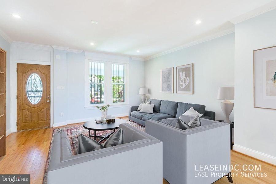 624 Irving St Nw - Photo 5 of 33