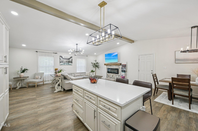 1104 Suterland Rd - Photo 6 of 19