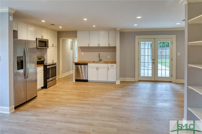 5221 Habersham St - Photo 3 of 13