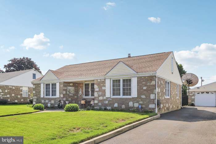 9959 Ferndale St - Photo 2 of 12