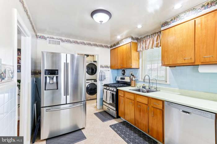 9959 Ferndale St - Photo 3 of 12