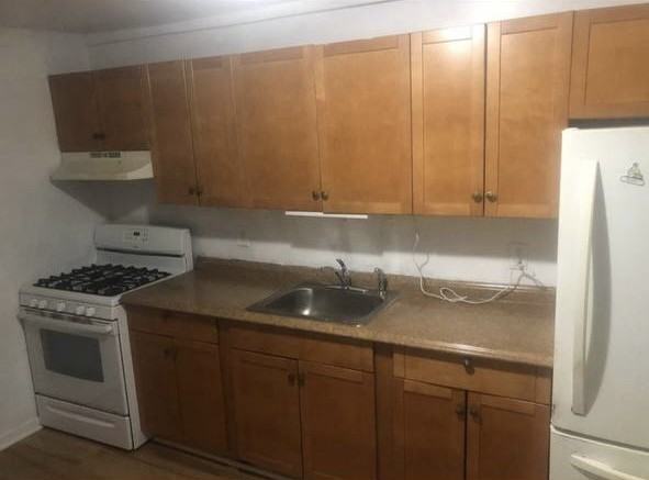 618 Centre St - Photo 7 of 11