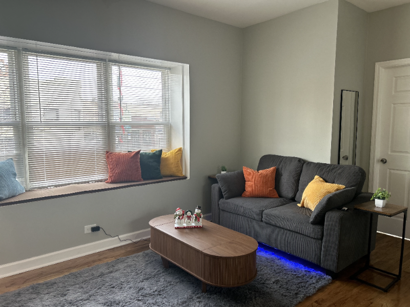 3034 W Montrose Ave #2 - Photo 4 of 9