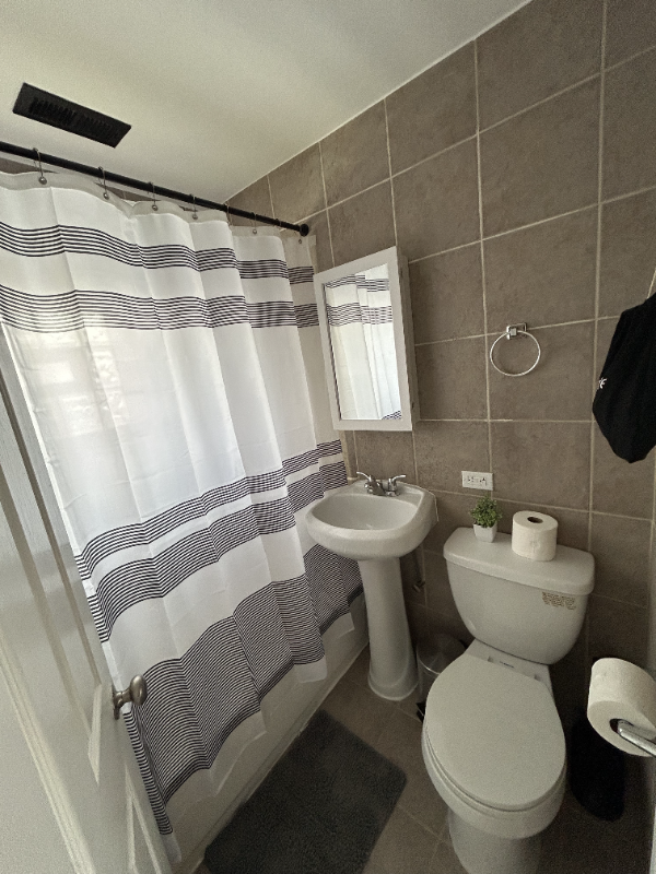 3034 W Montrose Ave #2 - Photo 5 of 9