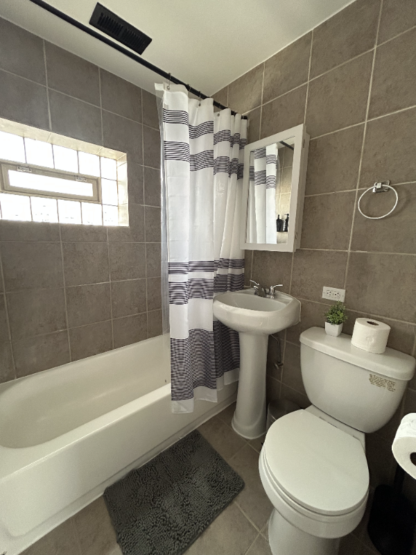 3034 W Montrose Ave #2 - Photo 6 of 9