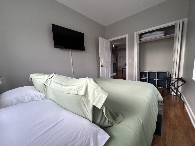 3034 W Montrose Ave #2 - Photo 7 of 9