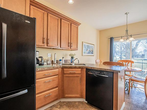 320 Willott Square Dr - Photo 6 of 20