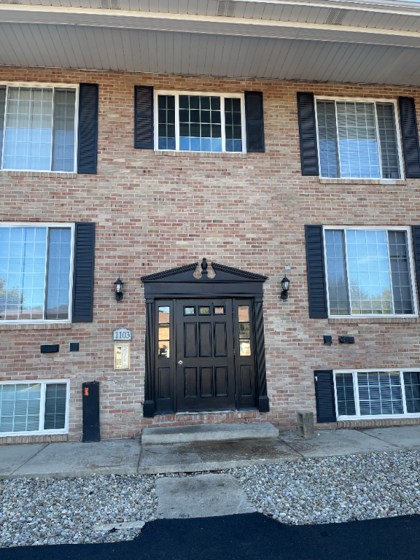 1105 W Maple St #1105-5 - Photo 3 of 15