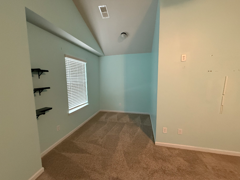 1050 Mcconaughy Ct - Photo 3 of 20