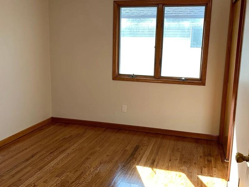 150 Chestnut St - Photo 4 of 7