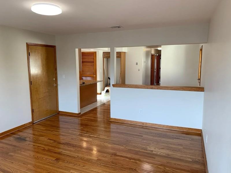 150 Chestnut St - Photo 5 of 7