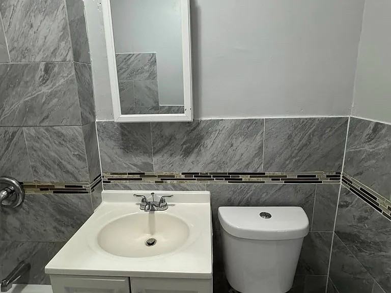 416-418 Leslie St - Photo 7 of 10