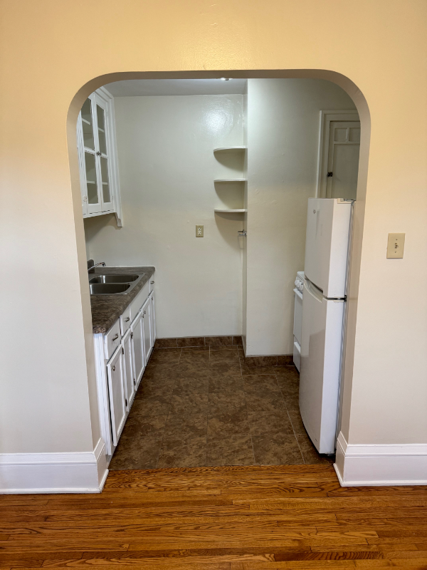 1049 Goodrich Ave #8 - Photo 4 of 13