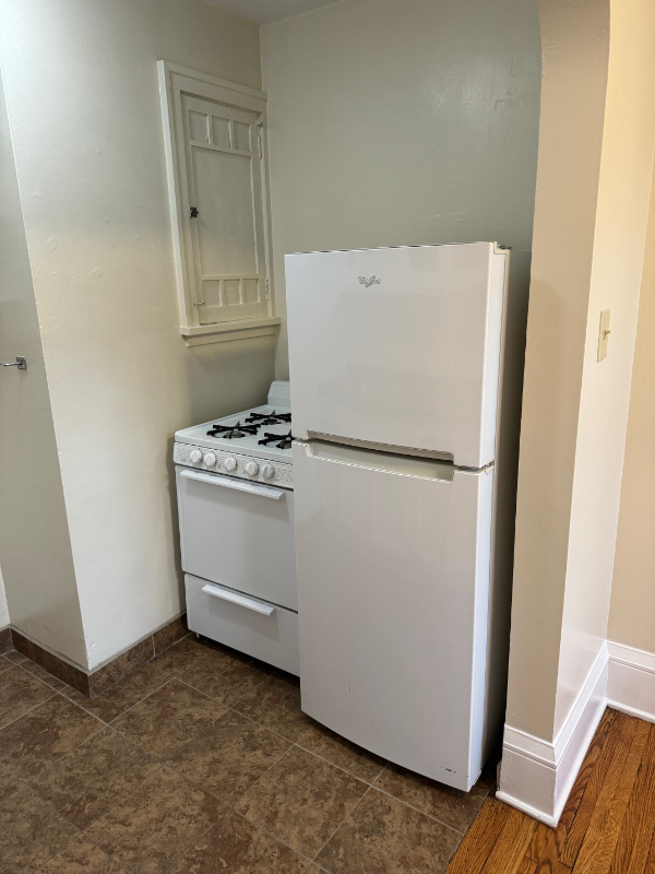 1049 Goodrich Ave #8 - Photo 6 of 13