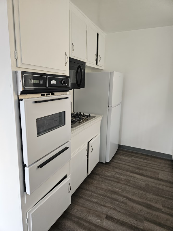 828 Empire Ave #828 - Photo 2 of 7