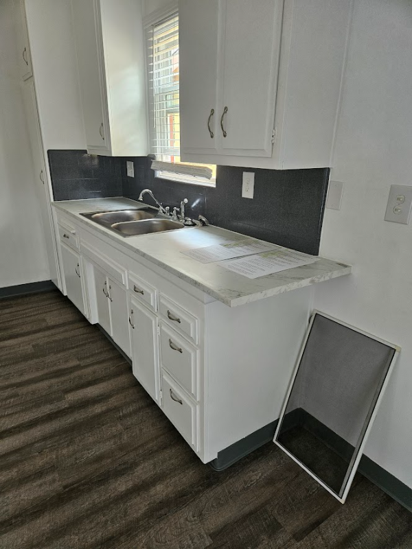 828 Empire Ave #828 - Photo 3 of 7