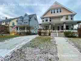 featured image of 1224 W Clifton Blvd