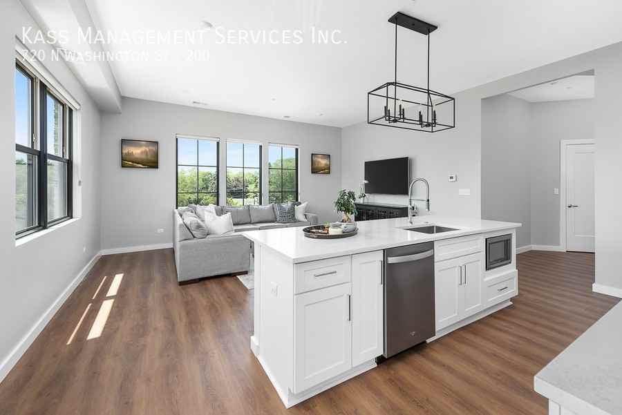 720 N Washington St #200 - Photo 2 of 14