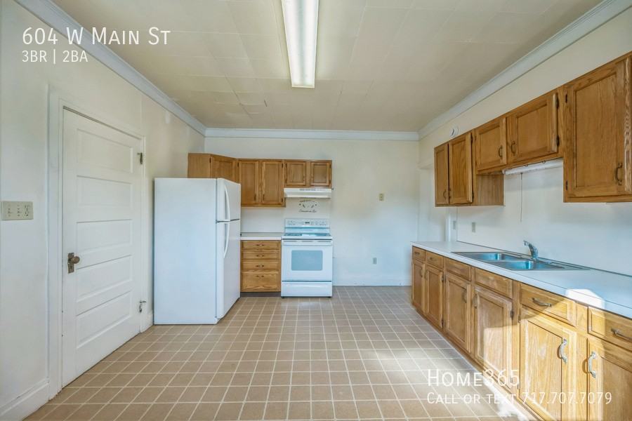 604 W Main St - Photo 5 of 16