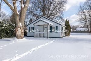 featured image of 988 Oakwood Blvd