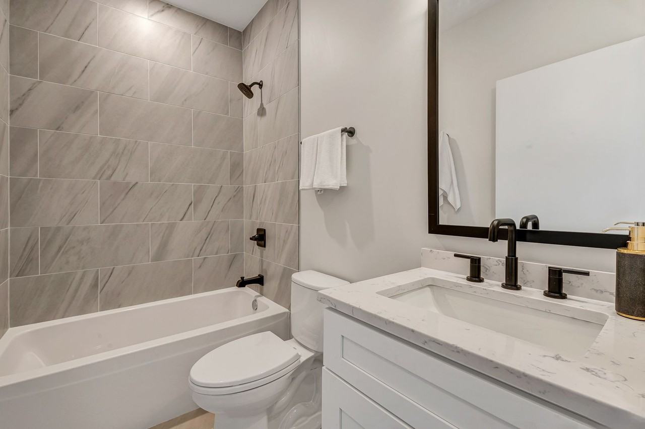 1214 W Carmen Ave #201 - Photo 7 of 15