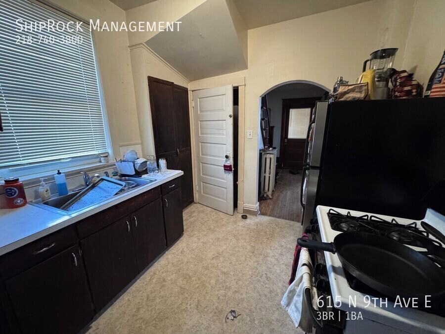 615 N 9th Ave E - Photo 2 of 13