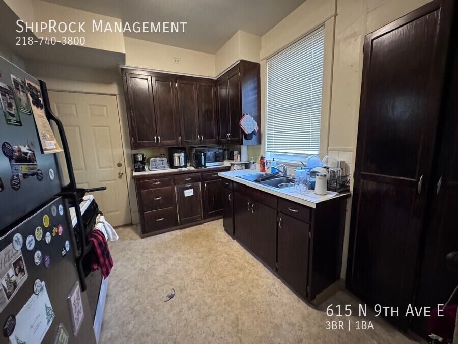 615 N 9th Ave E - Photo 3 of 13