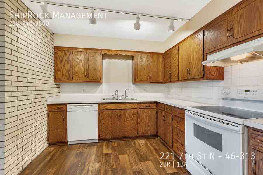 221 7th St N #46-313 - Photo 2 of 9