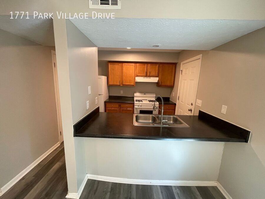 1771 Park Village Dr - Photo 5 of 30