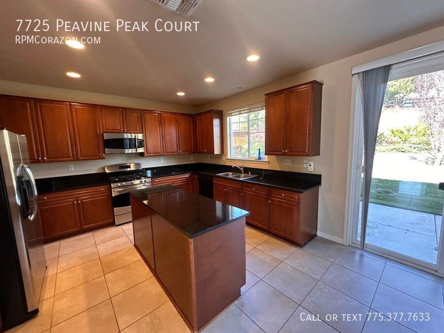 7725 Peavine Peak Ct - Photo 4 of 32