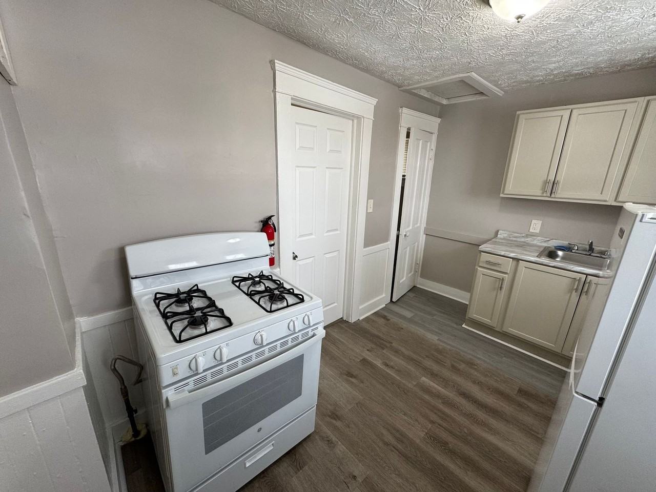 3026 Monroe Avenue - 3026 Monroe Ave #5 - Photo 3 of 15