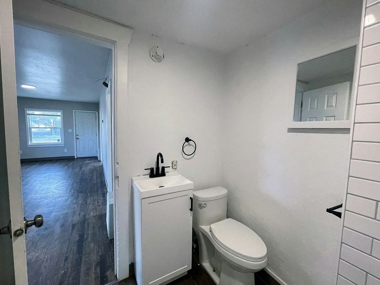 4619 North Howard Street - Photo 2 of 16