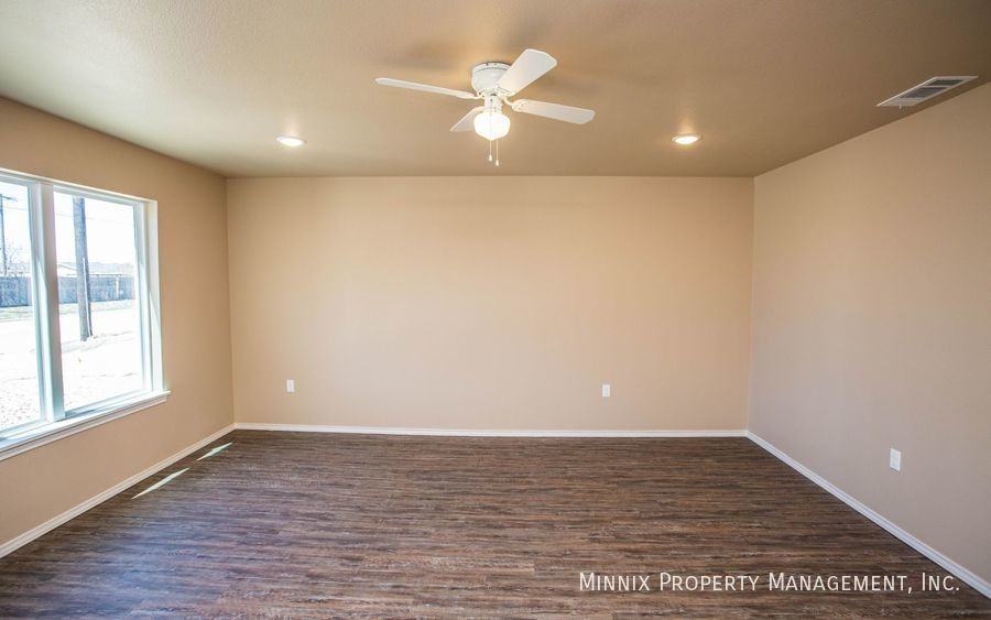 2616 N Avenue P - Photo 5 of 29